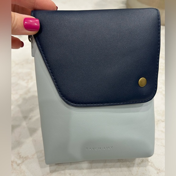 New Raven + Lily Two-Tone Clutch in Navy and Gray - Picture 1 of 3